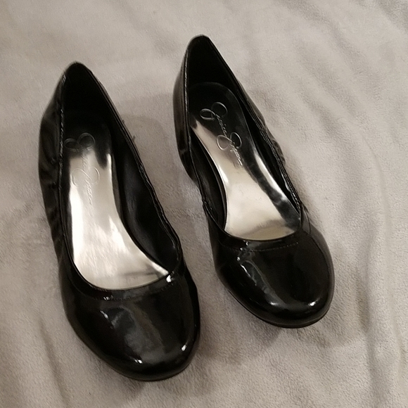 Flats - Picture 2 of 3